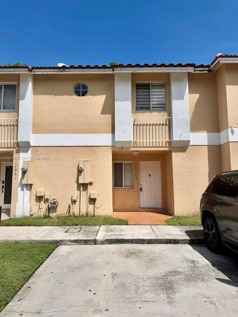 17969 SW 140th Ct, Miami, FL 33177 Main Photo