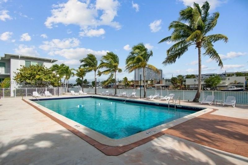 7207 Bay Dr, Unit 9, Miami Beach, FL 33141 Photo