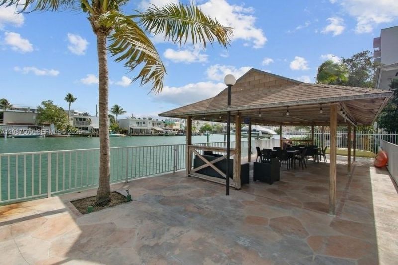 7207 Bay Dr, Unit 9, Miami Beach, FL 33141 Photo