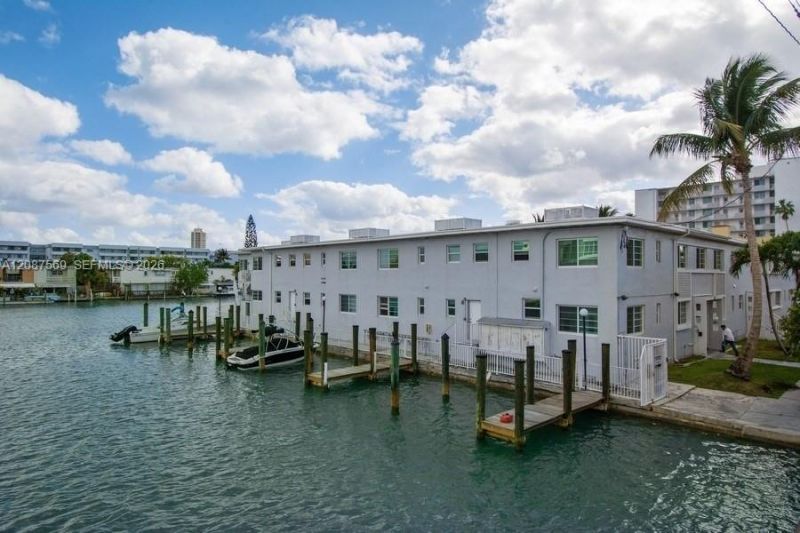 7207 Bay Dr, Unit 9, Miami Beach, FL 33141 Photo