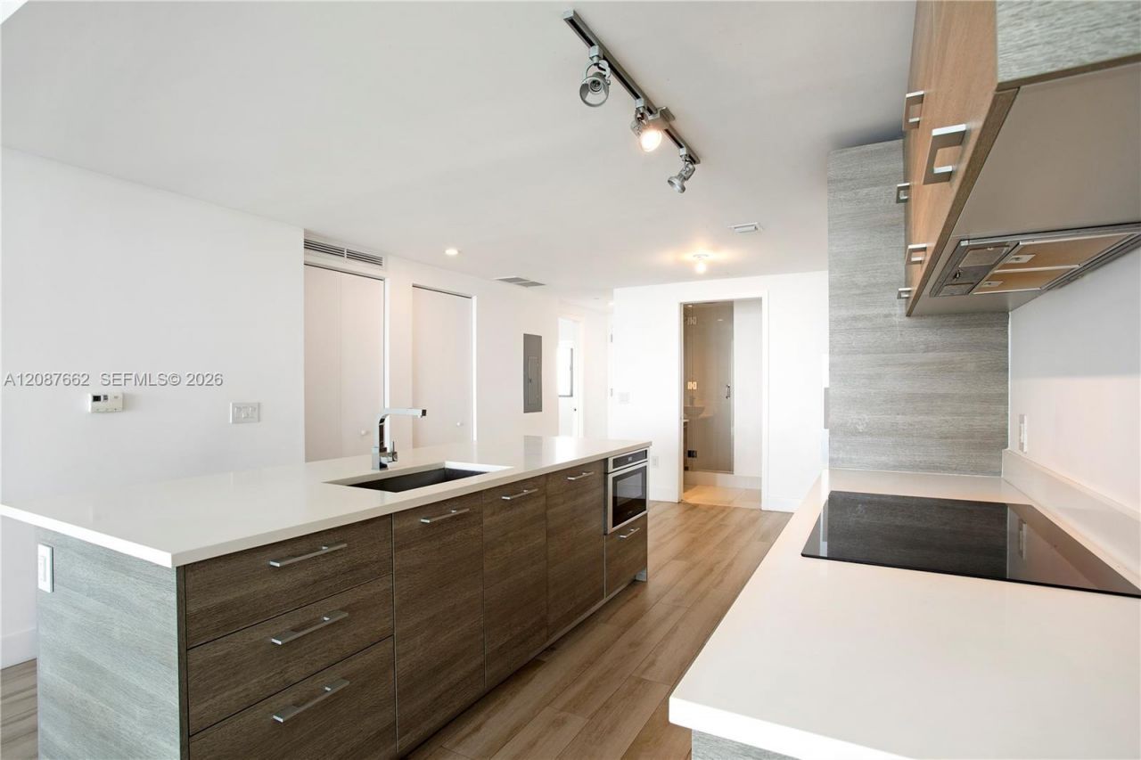 650 NE 32nd St, Unit 2802, Miami, FL 33137 Photo