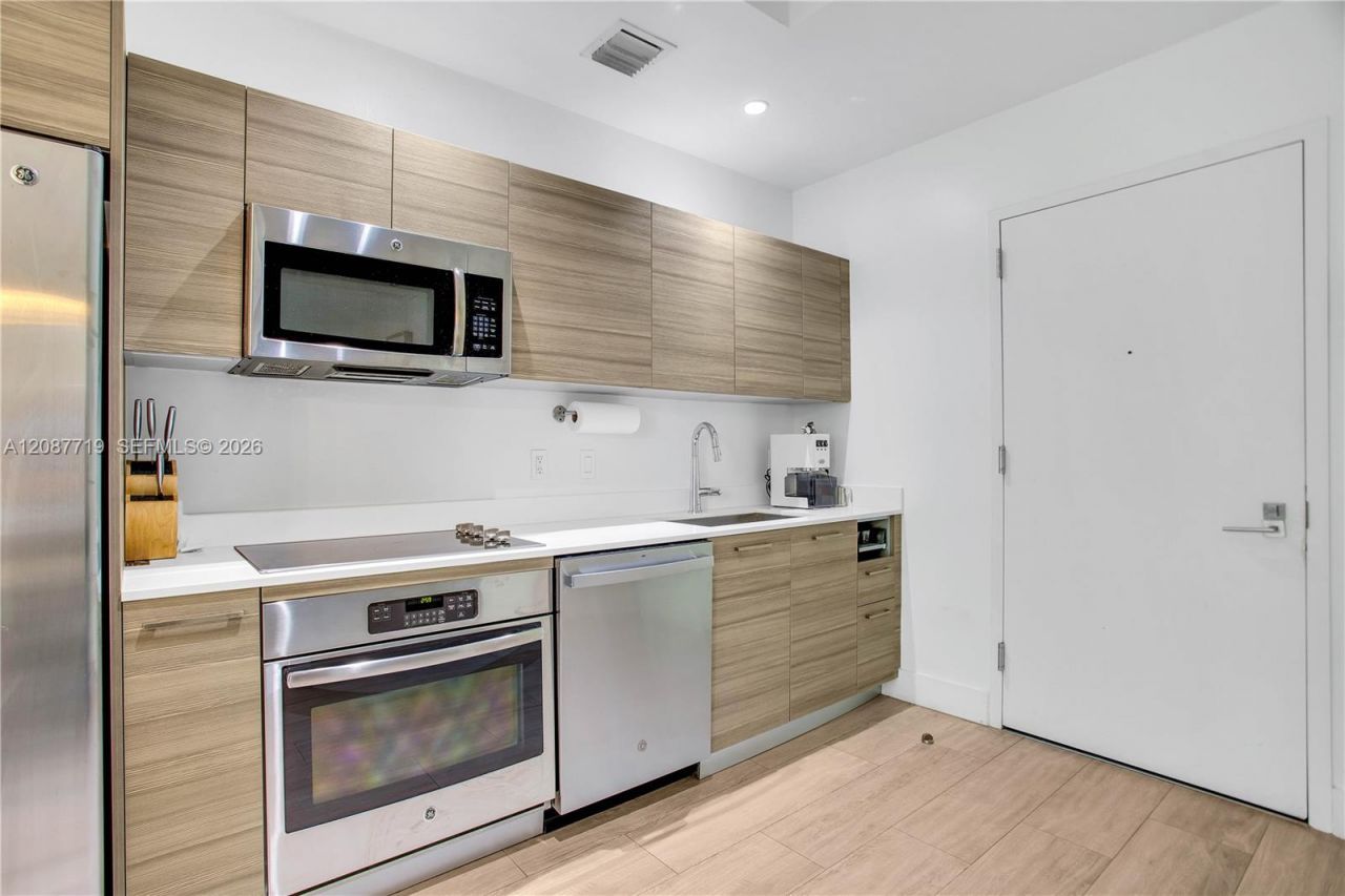 121 NE 34th St, Unit L202, Miami, FL 33137 Photo