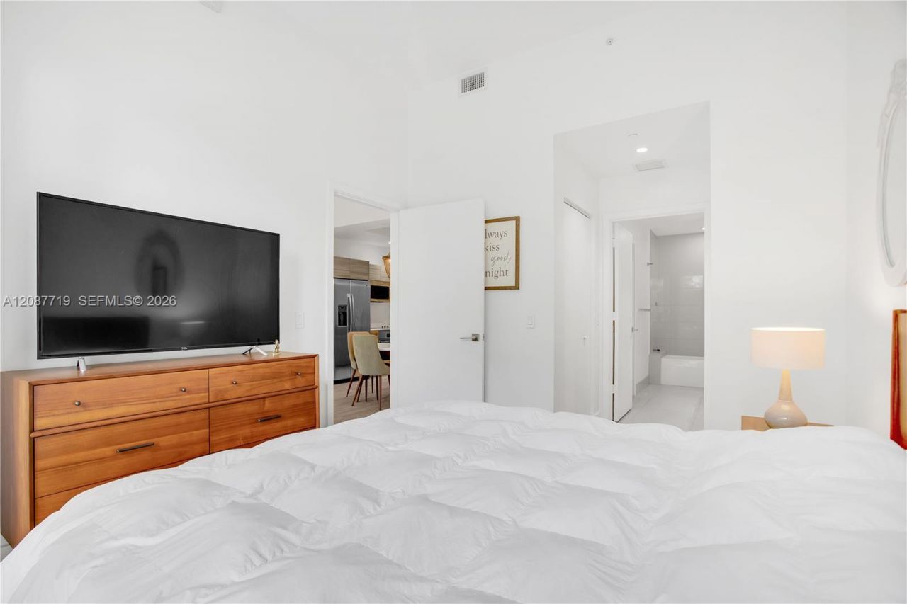 121 NE 34th St, Unit L202, Miami, FL 33137 Photo