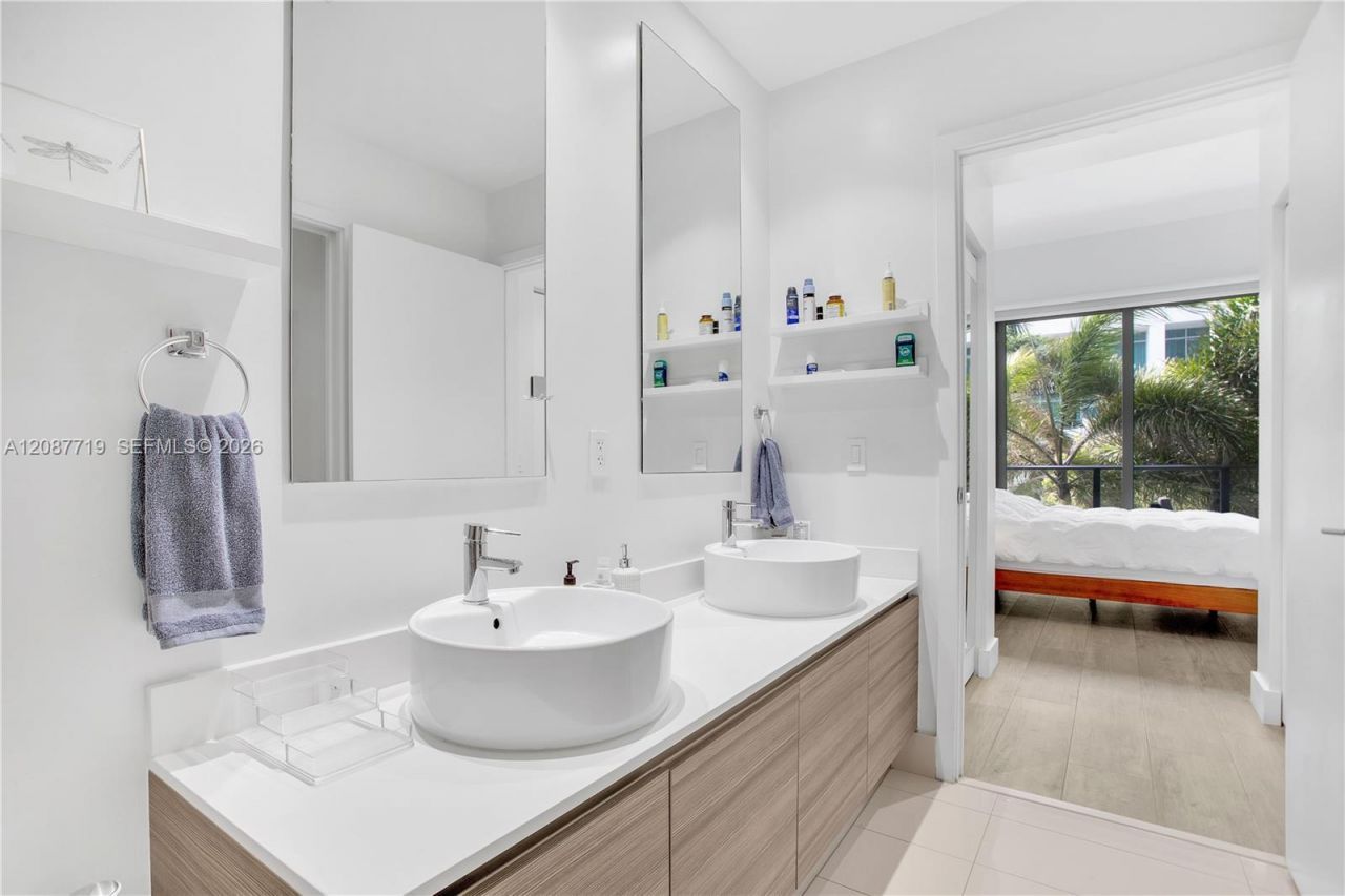 121 NE 34th St, Unit L202, Miami, FL 33137 Photo