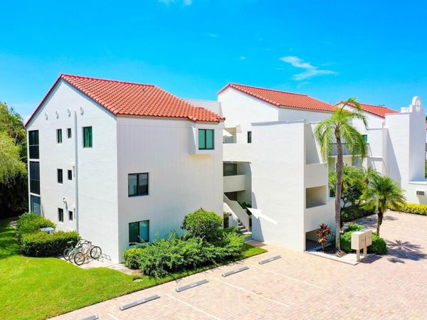 592 Beachwalk Circle, Unit 105, Naples, FL 34108