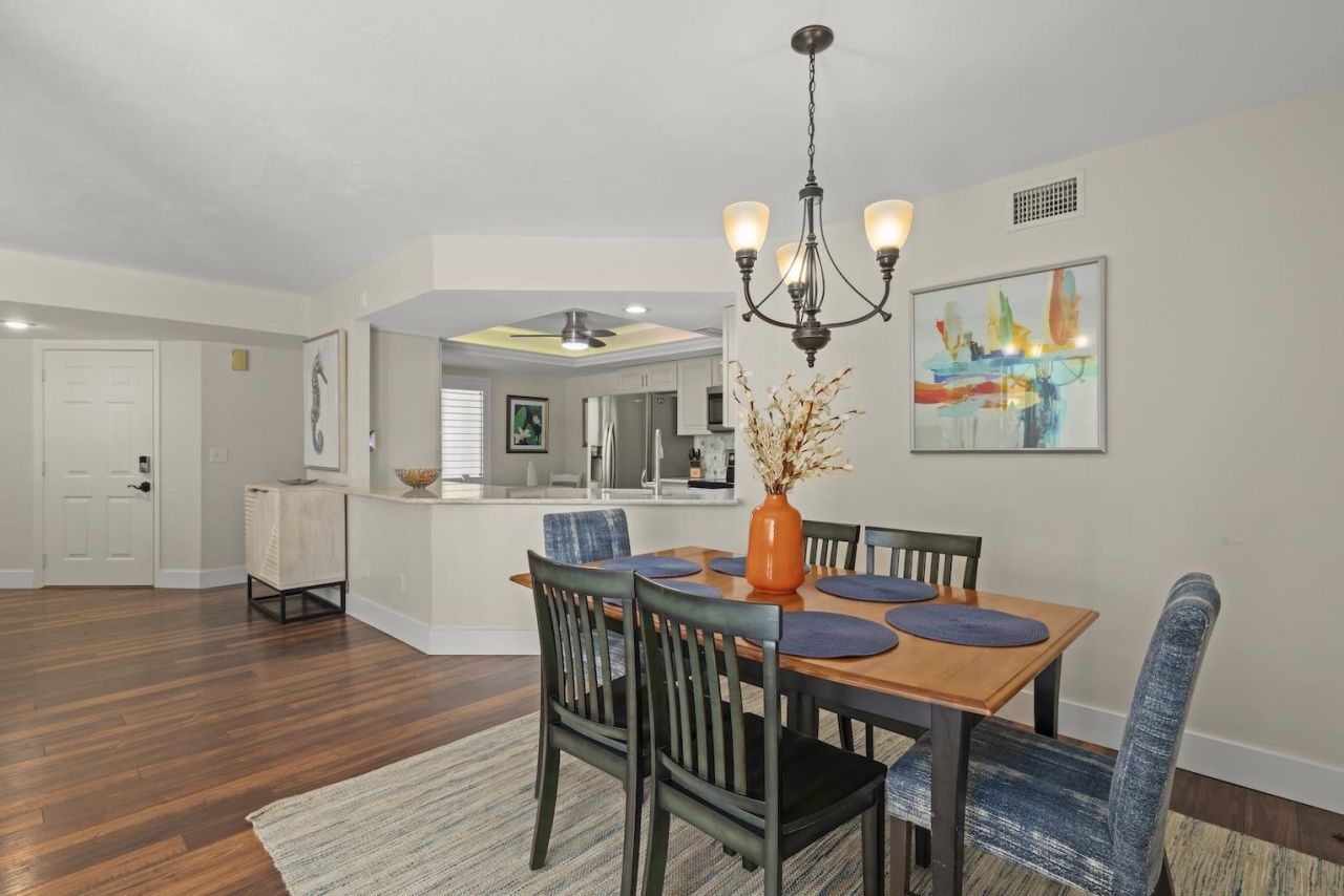 592 Beachwalk Circle, Unit 105, Naples, FL 34108 Photo