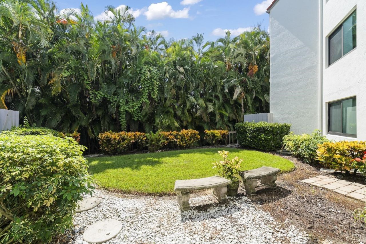 592 Beachwalk Circle, Unit 105, Naples, FL 34108 Photo