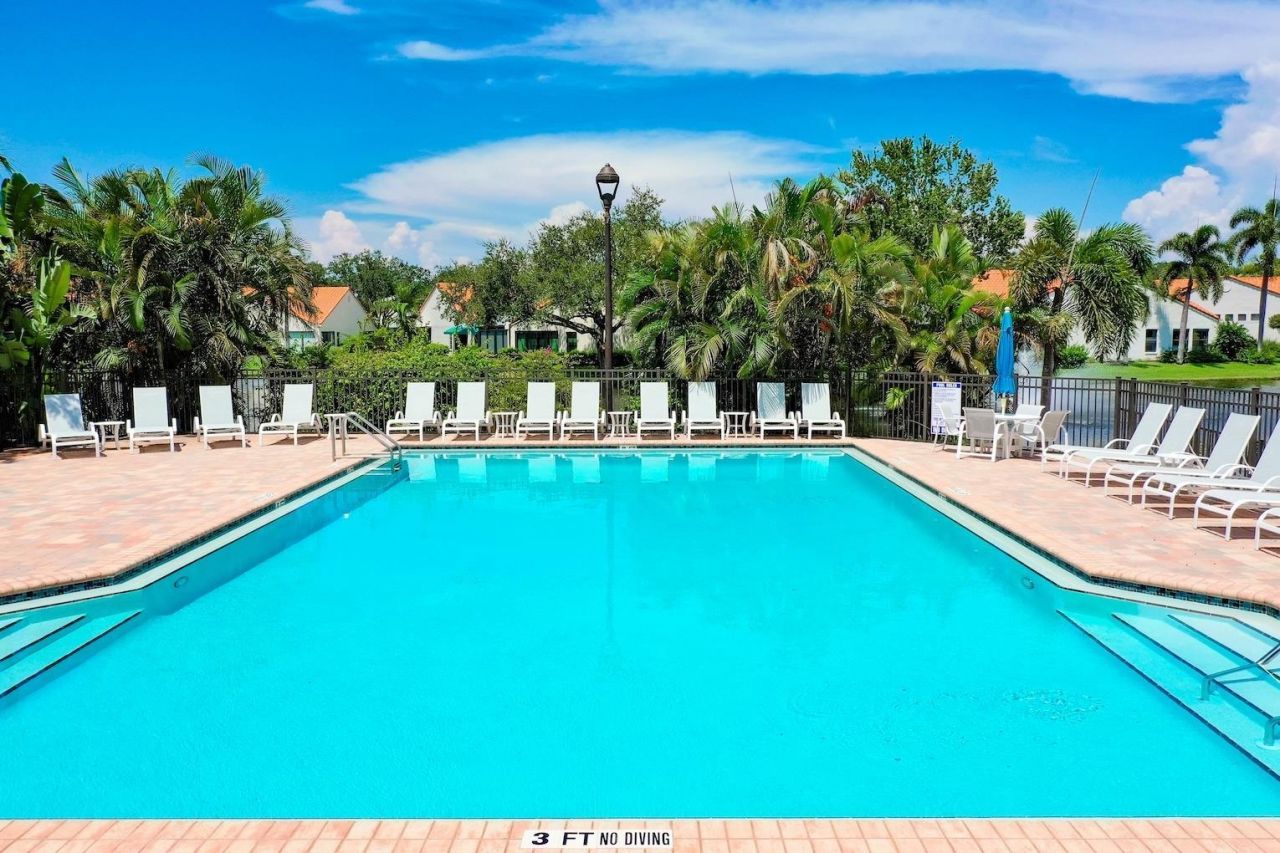 592 Beachwalk Circle, Unit 105, Naples, FL 34108 Photo