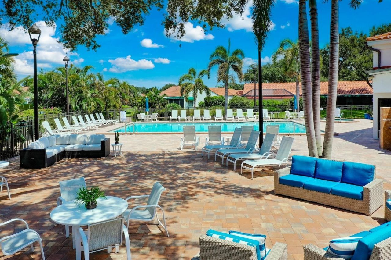 592 Beachwalk Circle, Unit 105, Naples, FL 34108 Photo