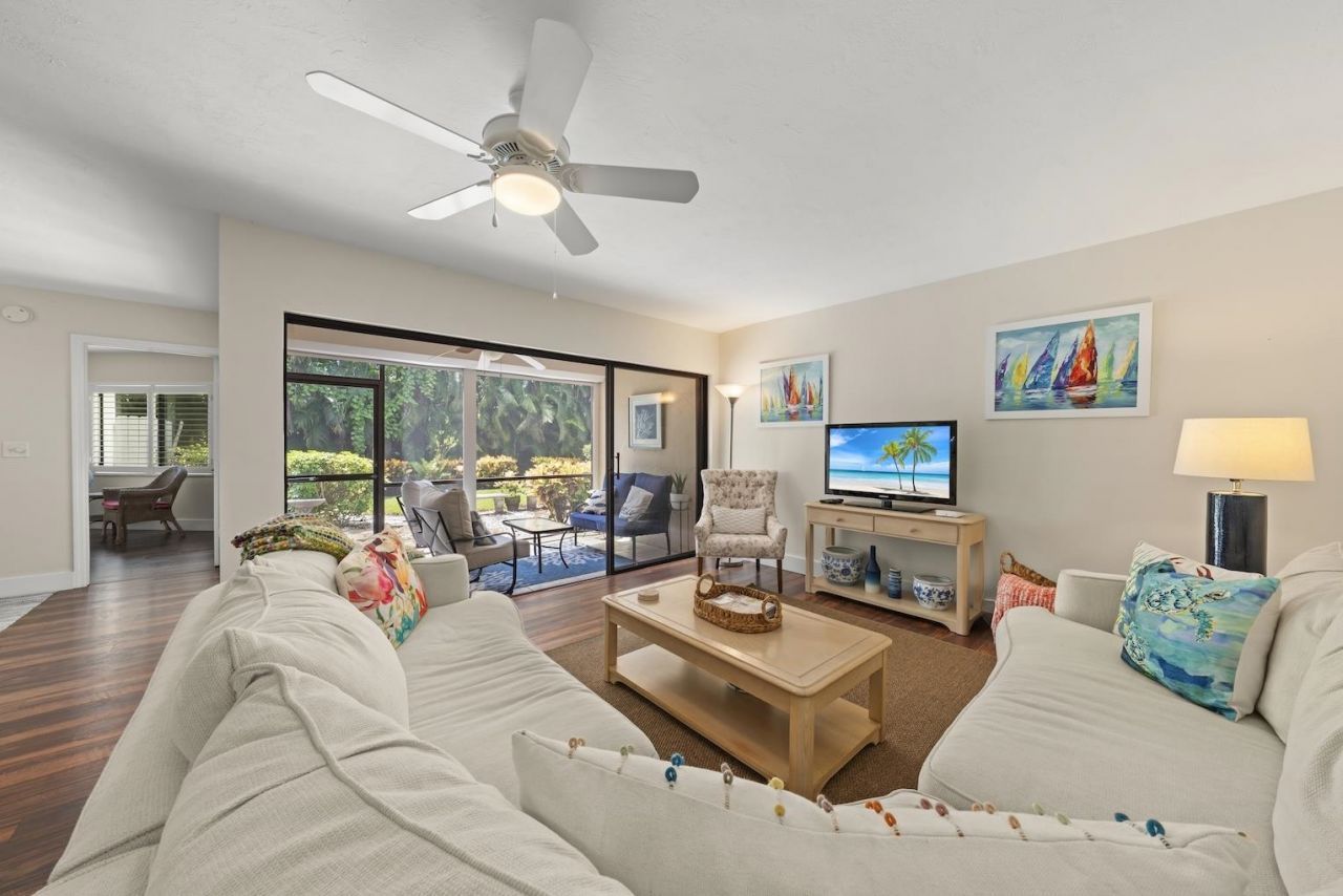 592 Beachwalk Circle, Unit 105, Naples, FL 34108 Photo