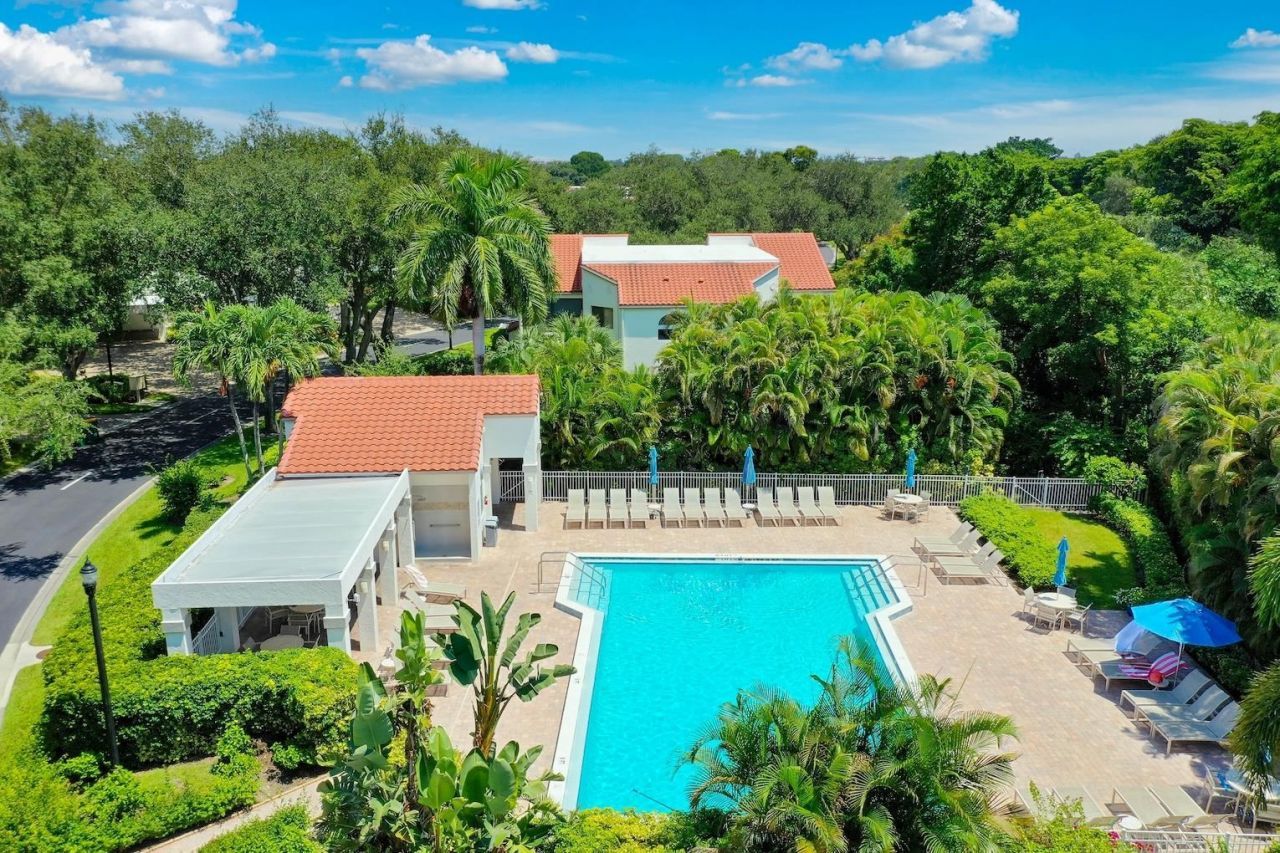 592 Beachwalk Circle, Unit 105, Naples, FL 34108 Photo
