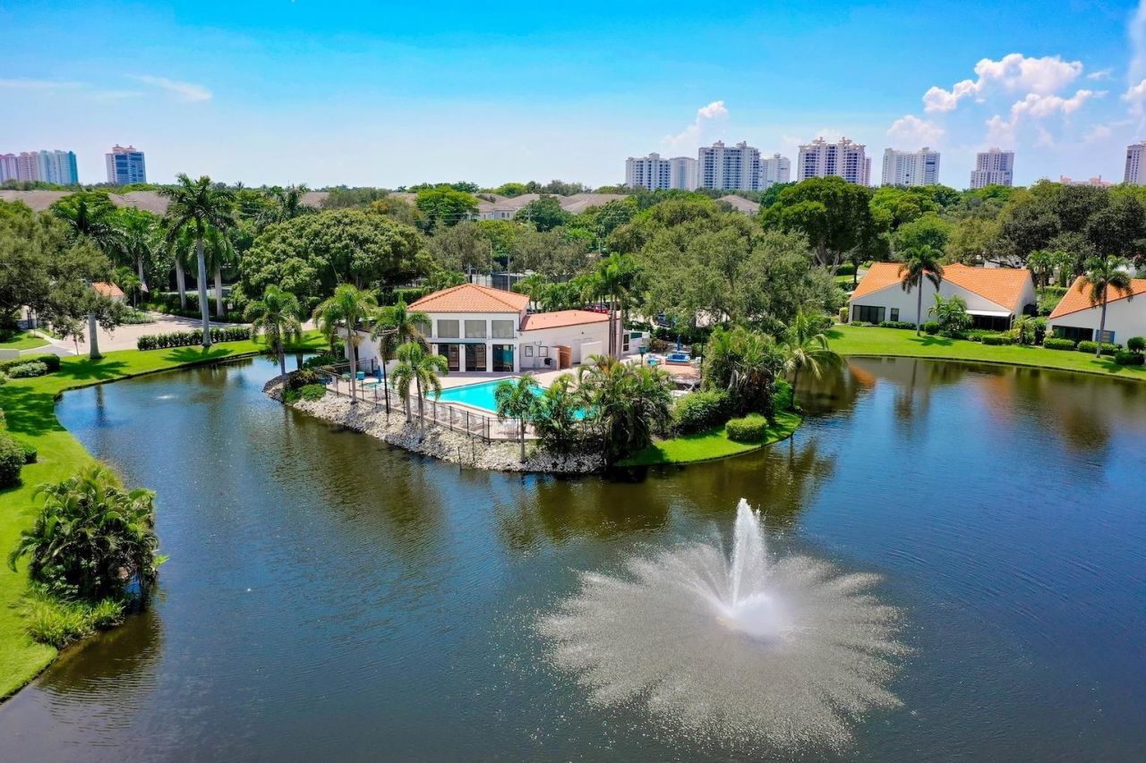 592 Beachwalk Circle, Unit 105, Naples, FL 34108 Photo