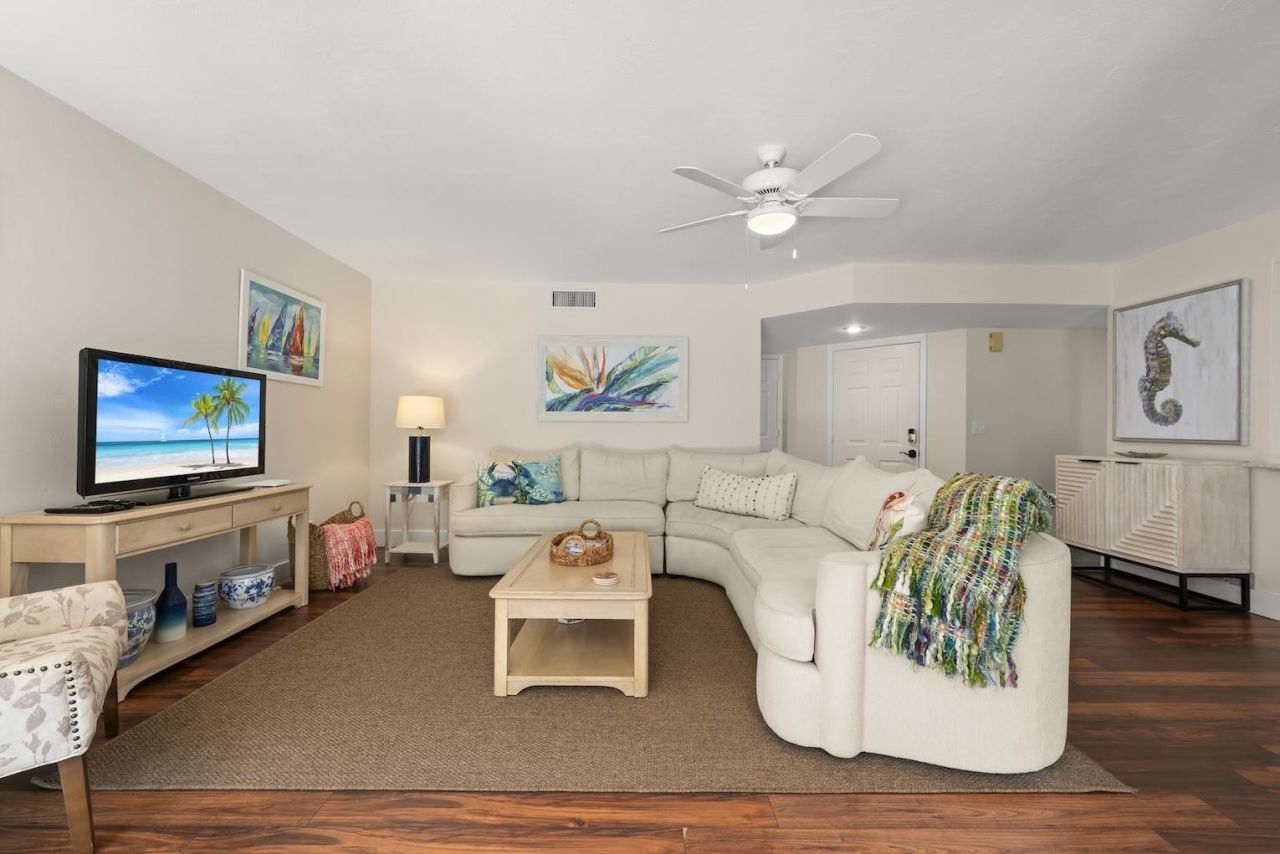 592 Beachwalk Circle, Unit 105, Naples, FL 34108 Photo