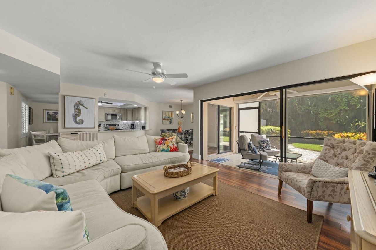 592 Beachwalk Circle, Unit 105, Naples, FL 34108 Photo