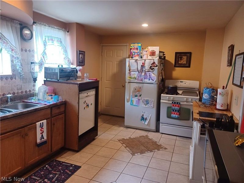 42 N Clover Avenue, Niles, OH 44446 Photo 2