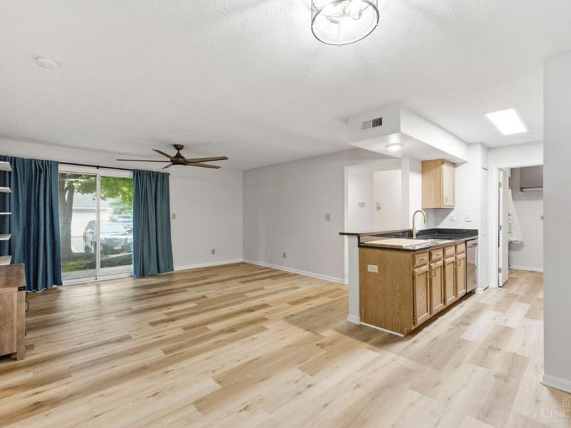 997 Cedar Ridge Drive, Unit 997-3, Pierce Township, OH 45245 Photo 4