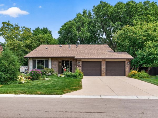 1810 Howell Street N, Falcon Heights, MN 55113