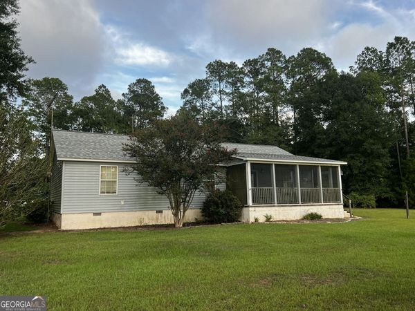 1693 E Lake Drive, Screven, GA 31560