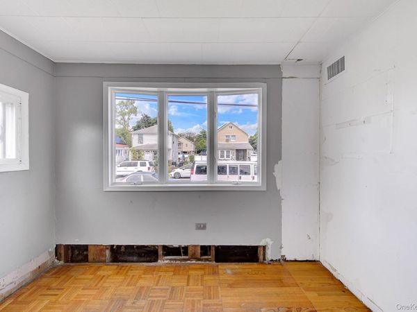104 E Pennywood Avenue , Roosevelt, NY 11575