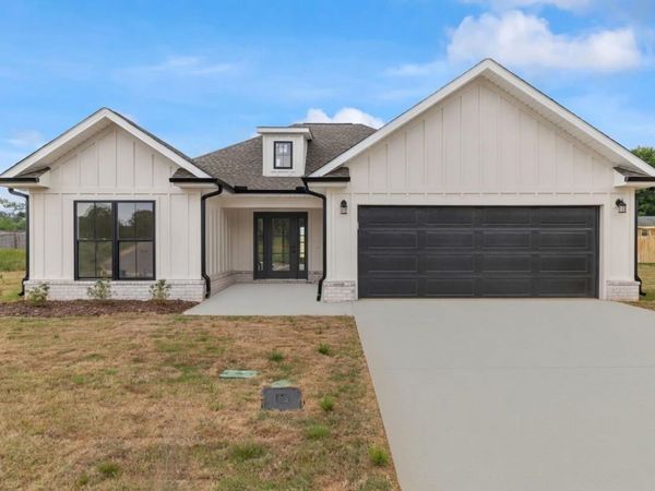 275 Knight Dr, Tuscumbia, AL 35674