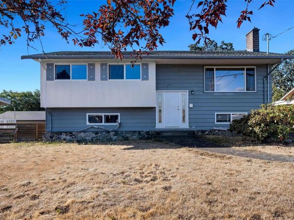 909 Shearwater St, Esquimalt, BC V9A 4V3