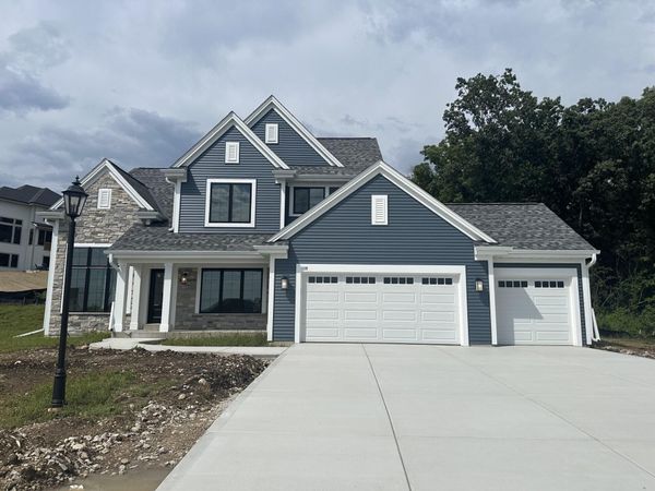 114 Retzer View Ct, Waukesha, WI 53188