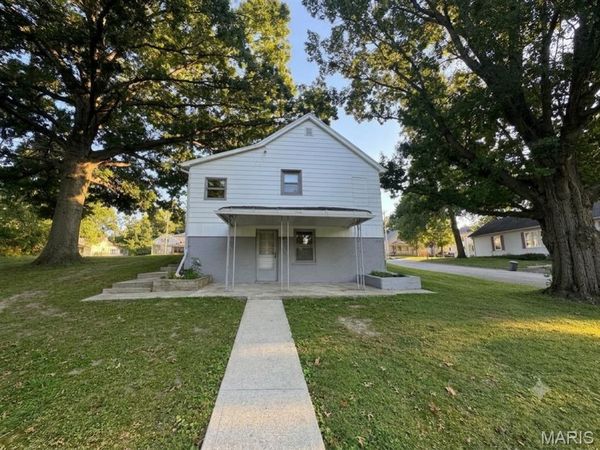 325 W Mechanic Street, Hillsboro, IL 62049