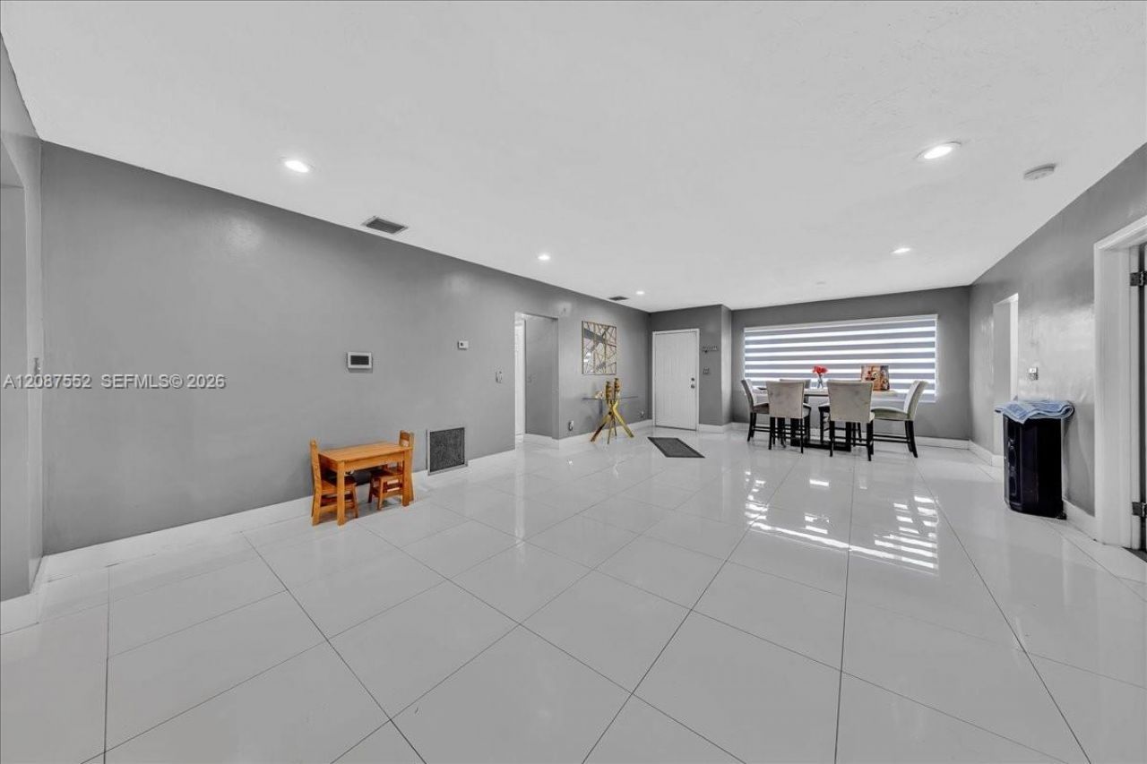 1745 NW 189th Ter, Miami Gardens, FL 33056 Photo