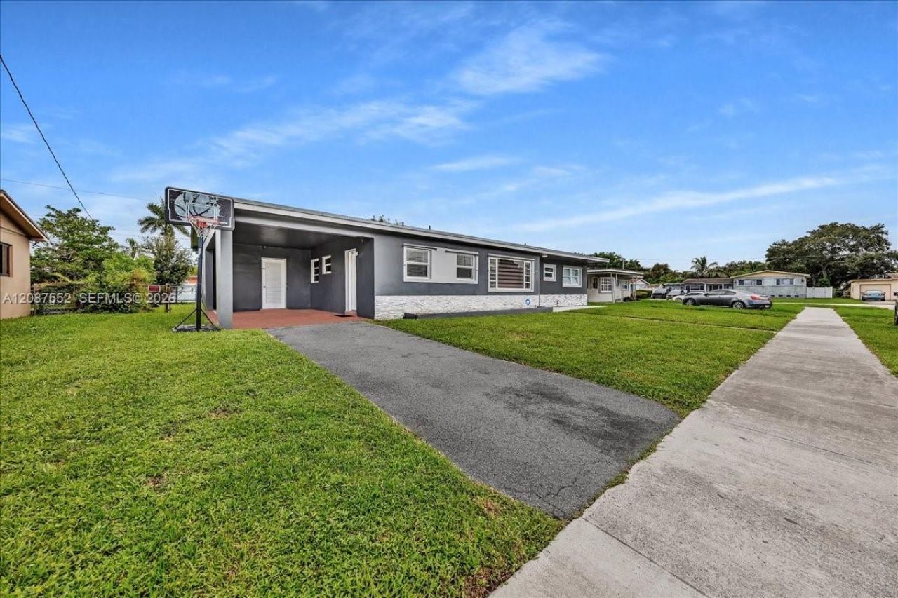 1745 NW 189th Ter, Miami Gardens, FL 33056 Photo