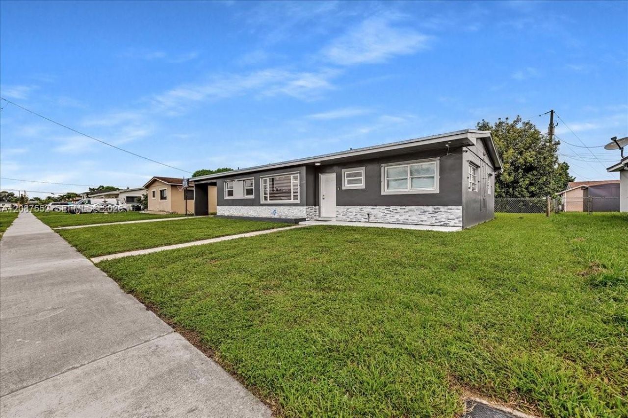 1745 NW 189th Ter, Miami Gardens, FL 33056 Photo