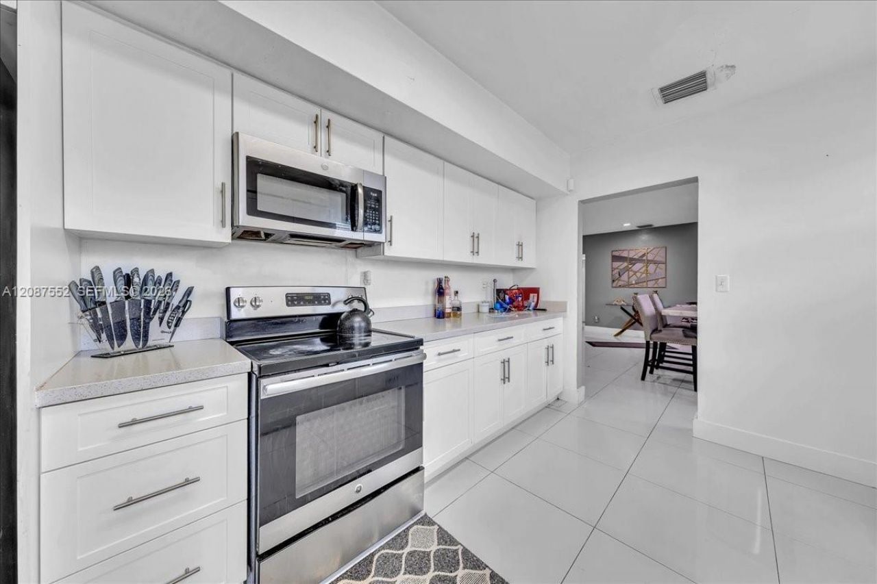 1745 NW 189th Ter, Miami Gardens, FL 33056 Photo