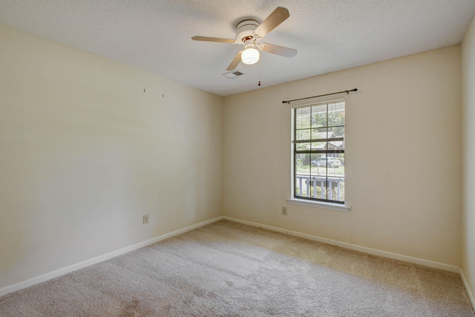 33 Paddlecreek Avenue Photo 12