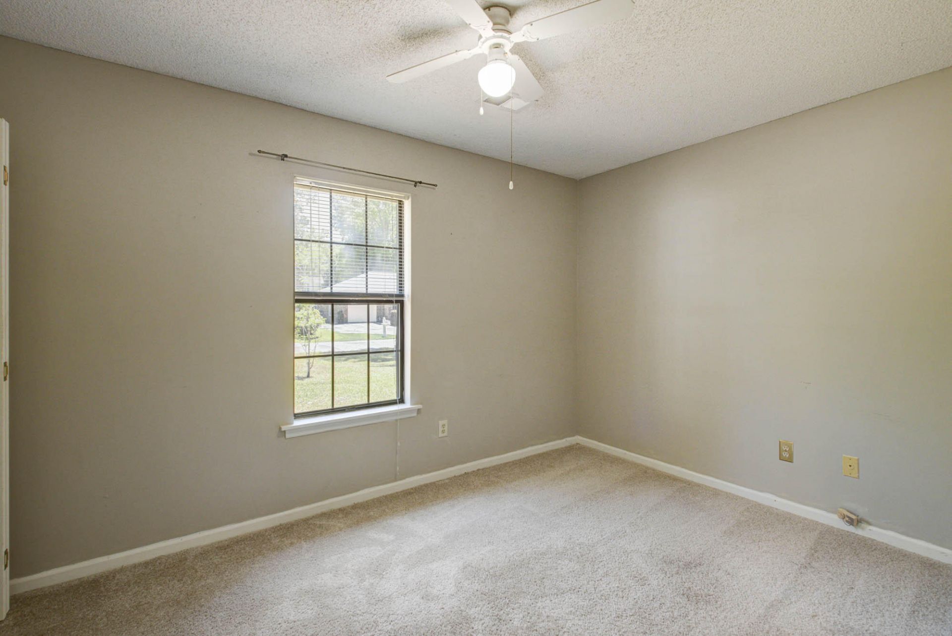 33 Paddlecreek Avenue Photo 15
