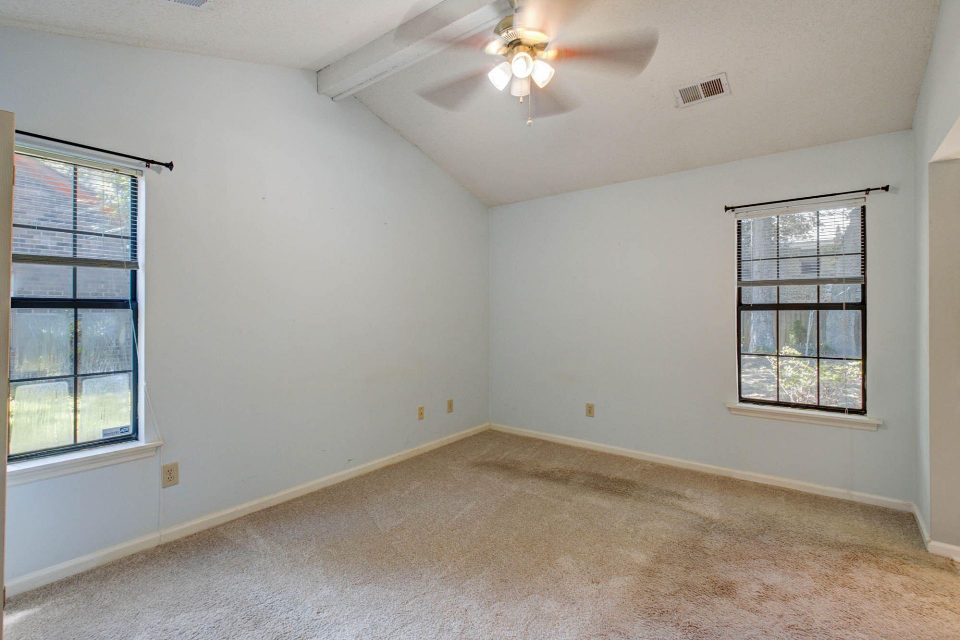 33 Paddlecreek Avenue Photo 17
