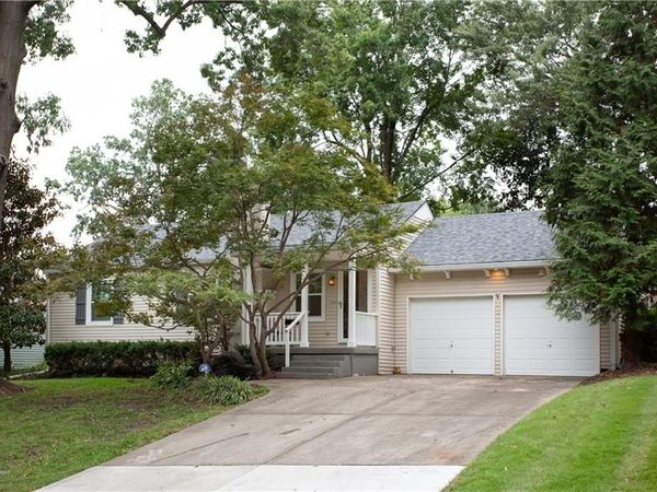107 W Navajo Lane, Kansas City, MO 64114