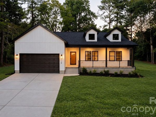718 W 1st Street, Newton, NC 28658