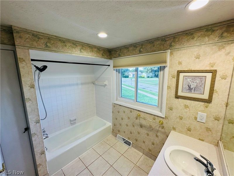 1869 Empire Road, Wickliffe, OH 44092 Photo 11