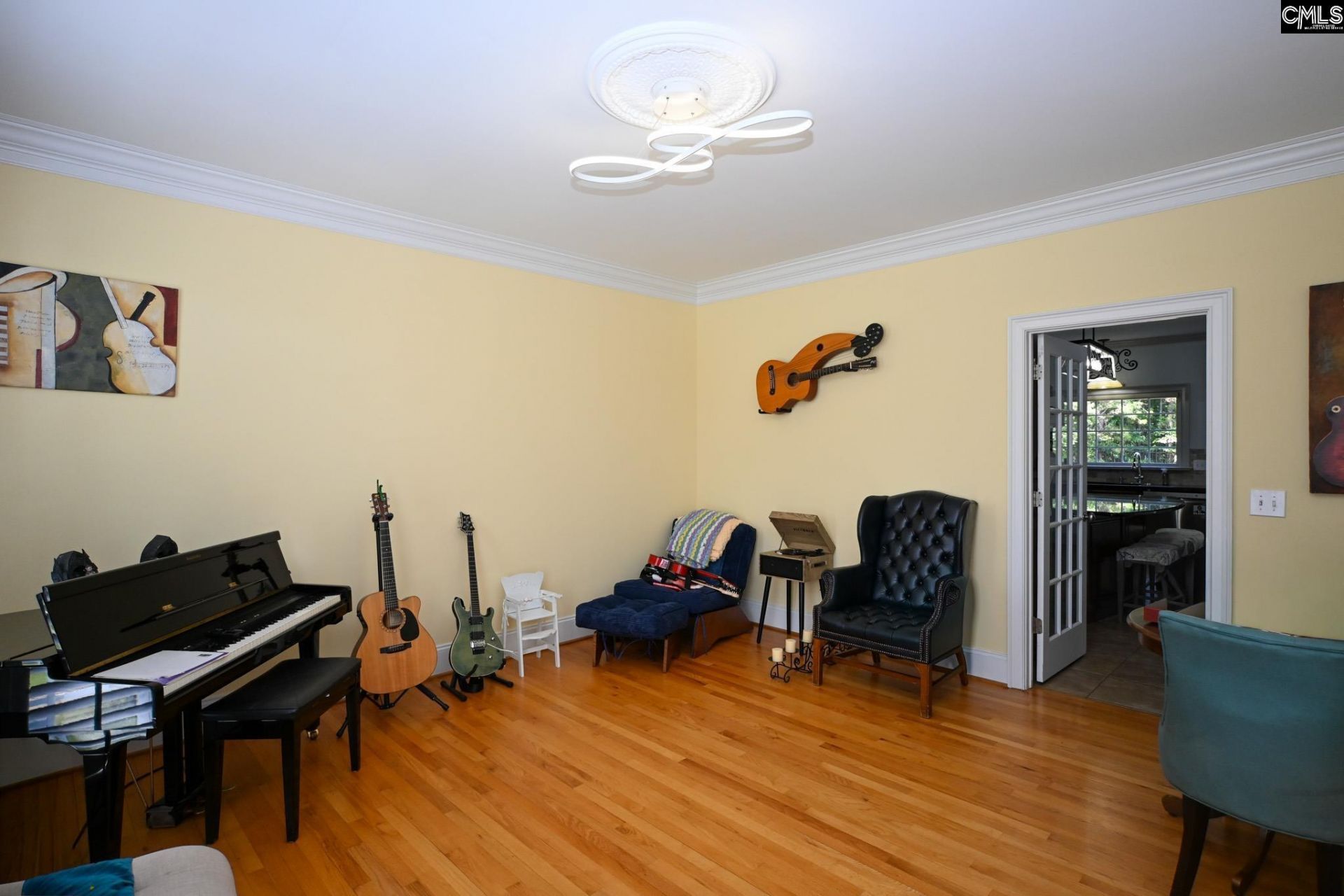 220 Ascot Glen Road  Photo 11
