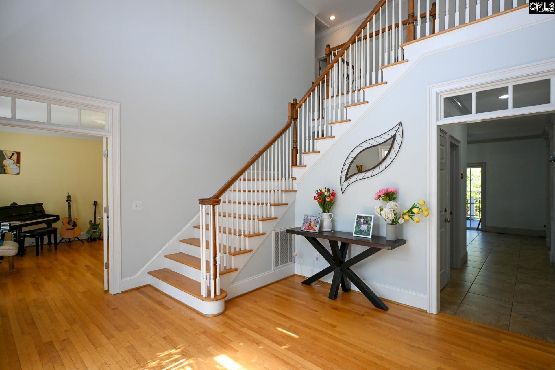 220 Ascot Glen Road  Photo 4