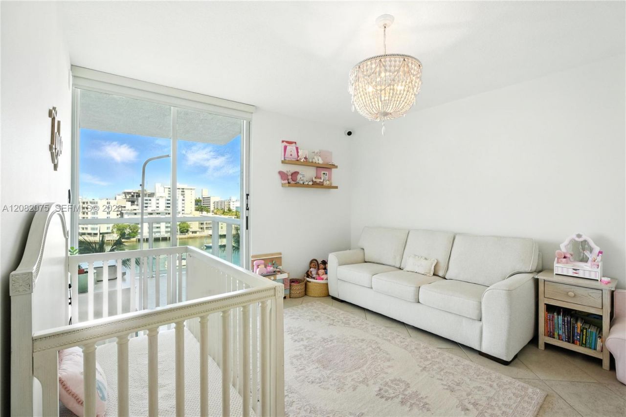 10 Venetian Way, Unit 604, Miami Beach, FL 33139 Photo