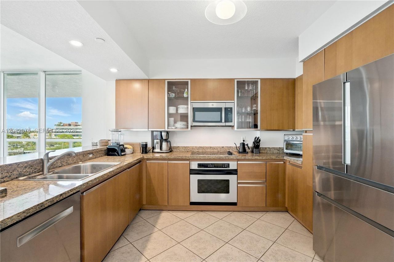 10 Venetian Way, Unit 604, Miami Beach, FL 33139 Photo
