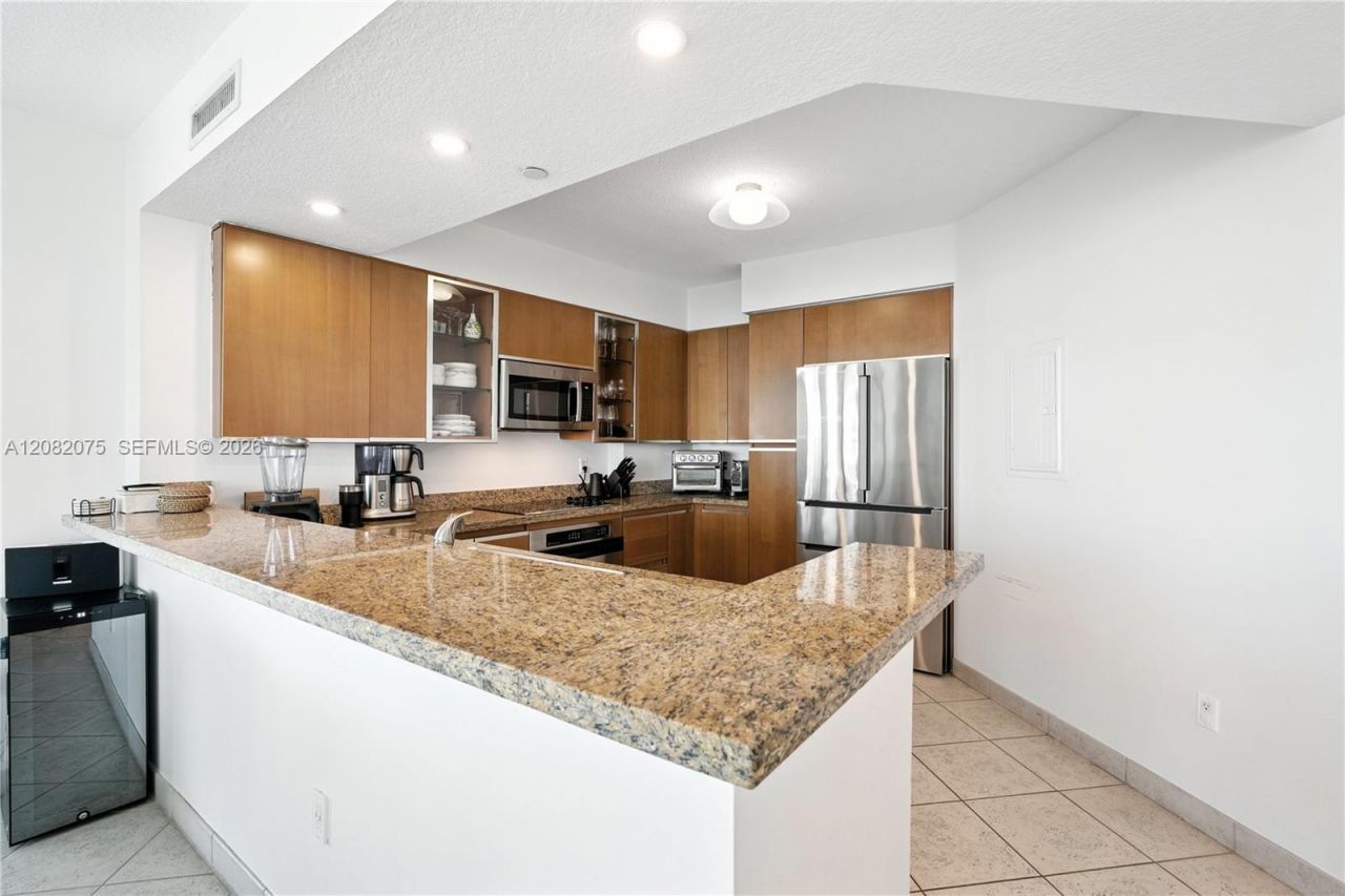 10 Venetian Way, Unit 604, Miami Beach, FL 33139 Photo