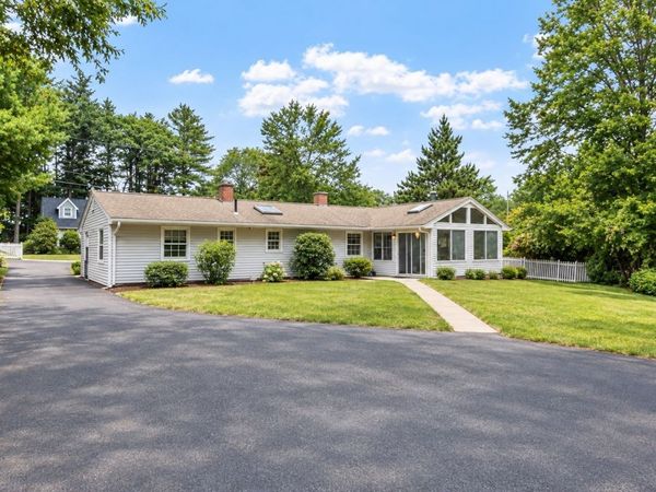 4 Algonquin Rd, Chelmsford, MA 01824