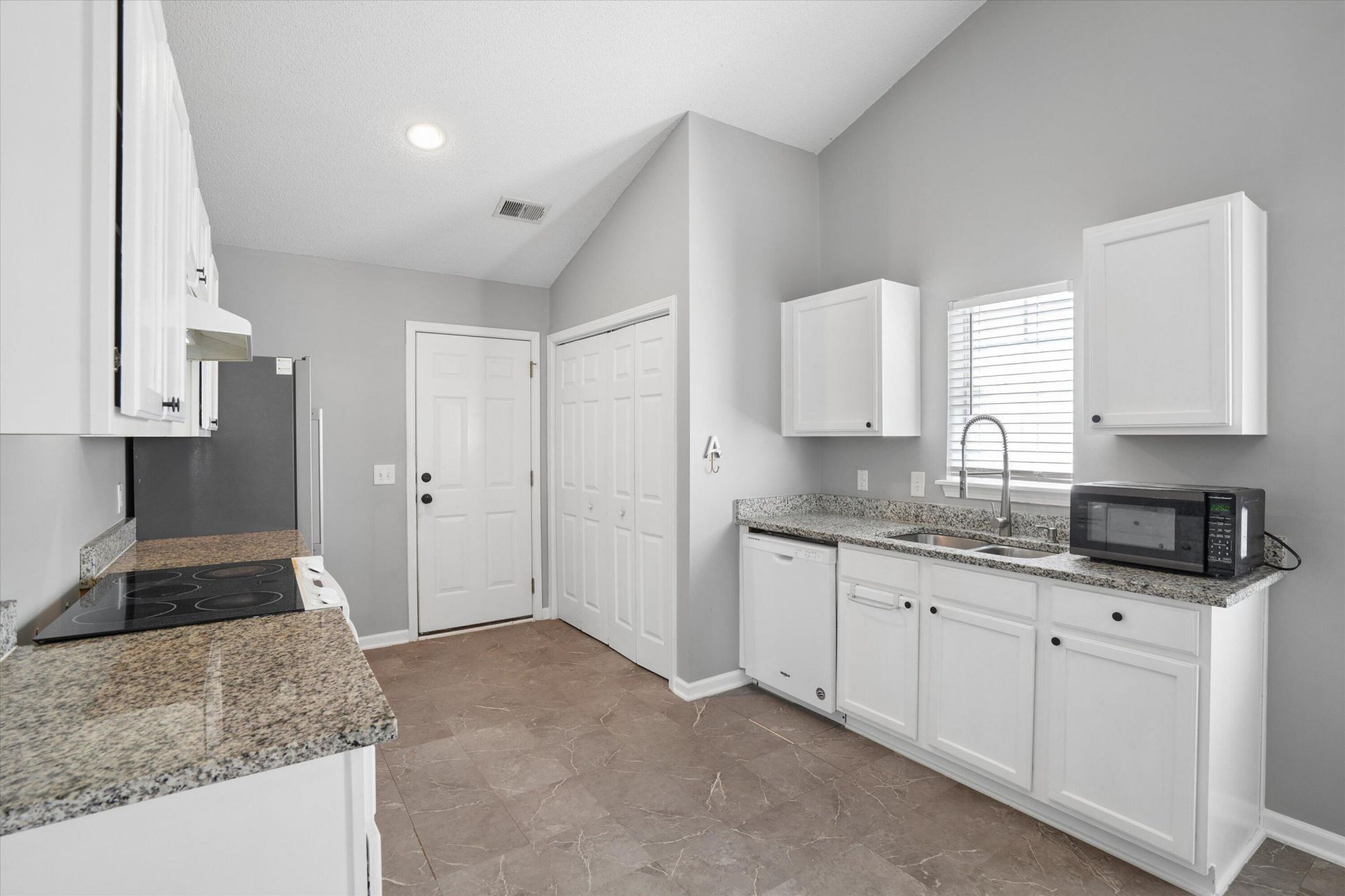 109 Dovetail Circle Photo 17