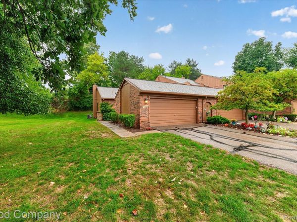 1902 Jenny Lane, Rochester Hills, Mi 48309