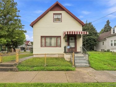 4 Regina Place, Buffalo, NY 14208