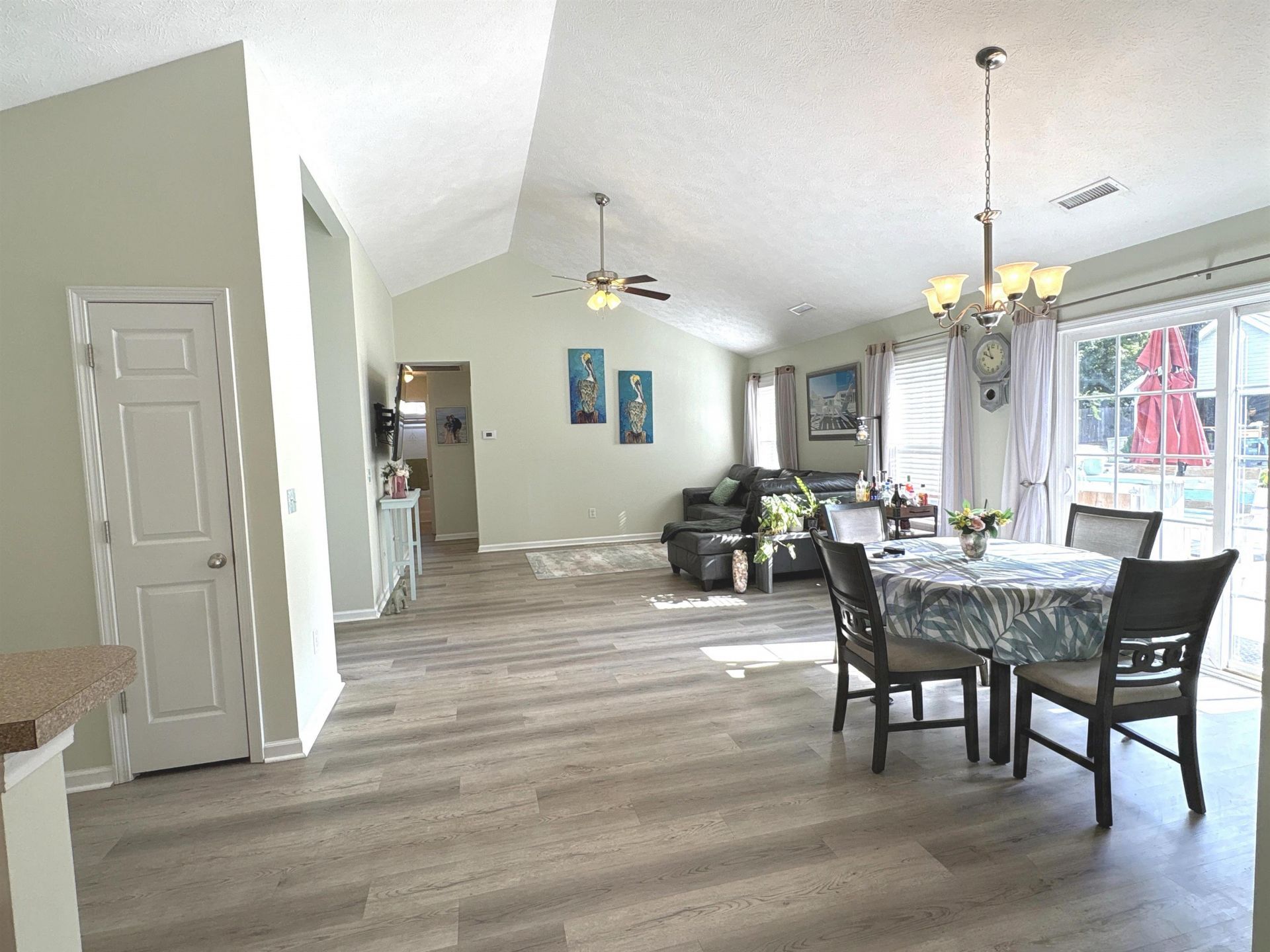 242 Four Leaf Ln. Photo 12