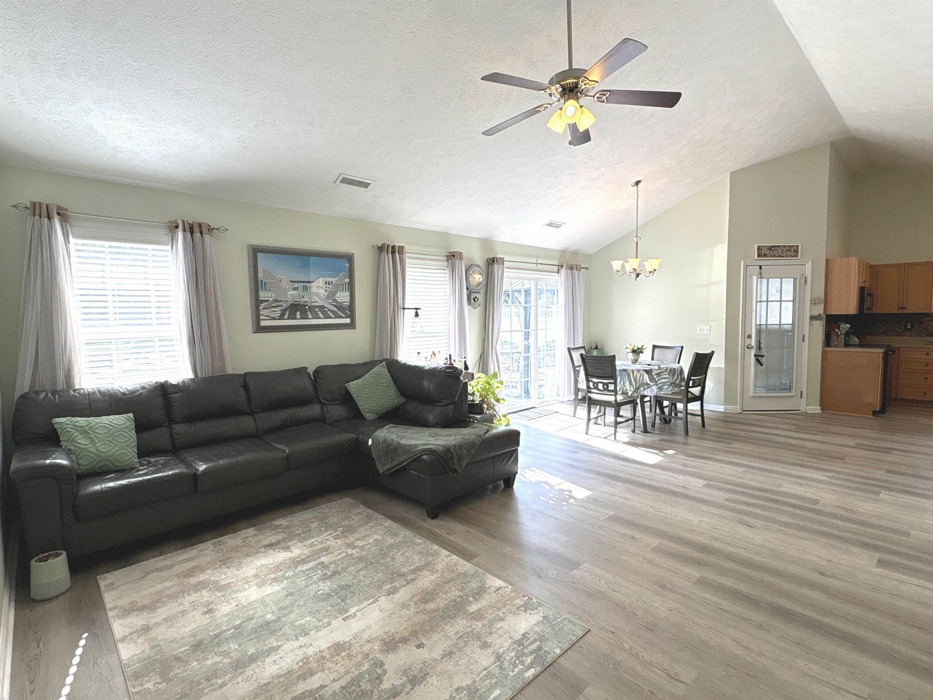 242 Four Leaf Ln. Photo 13