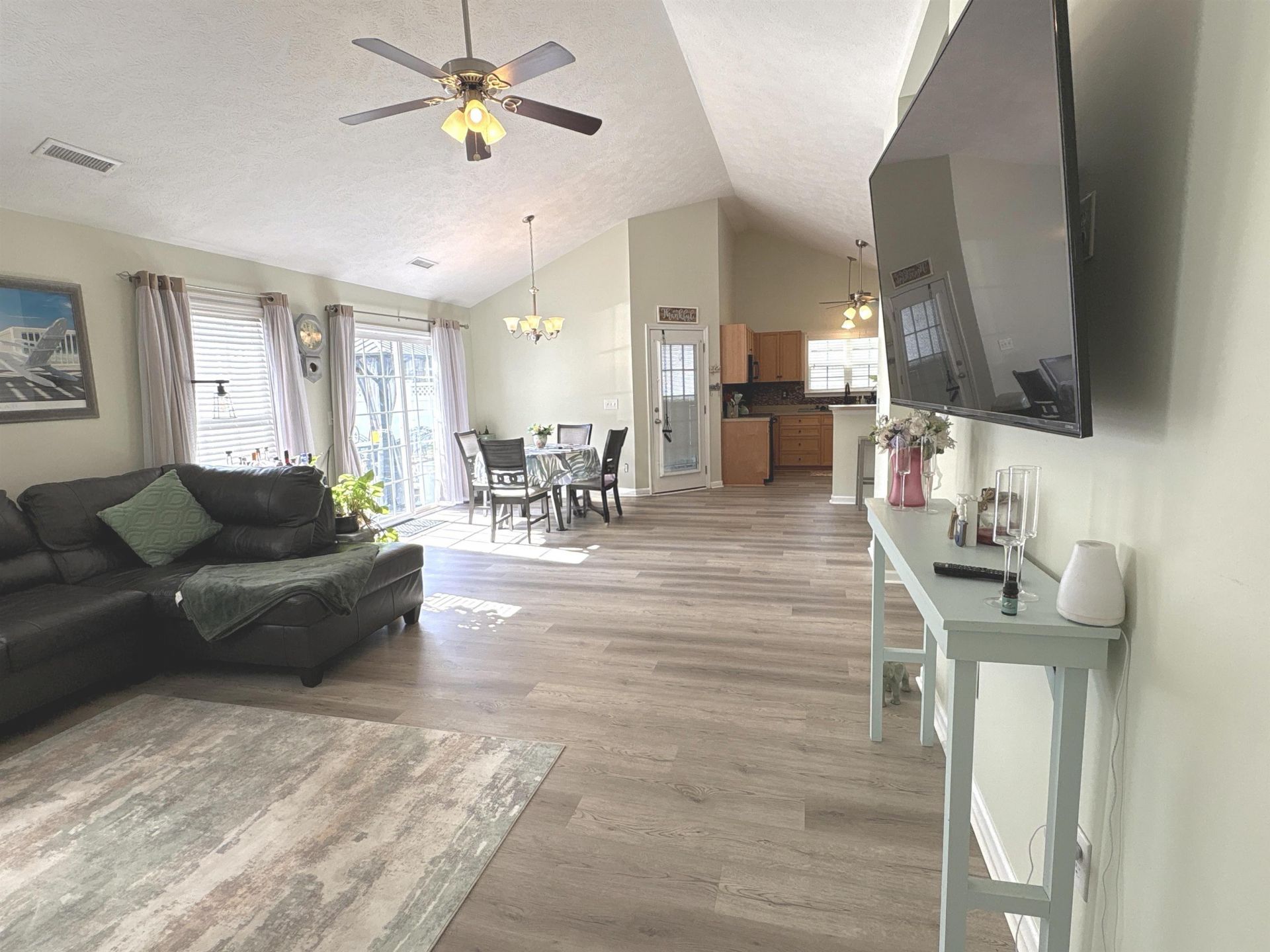 242 Four Leaf Ln. Photo 14