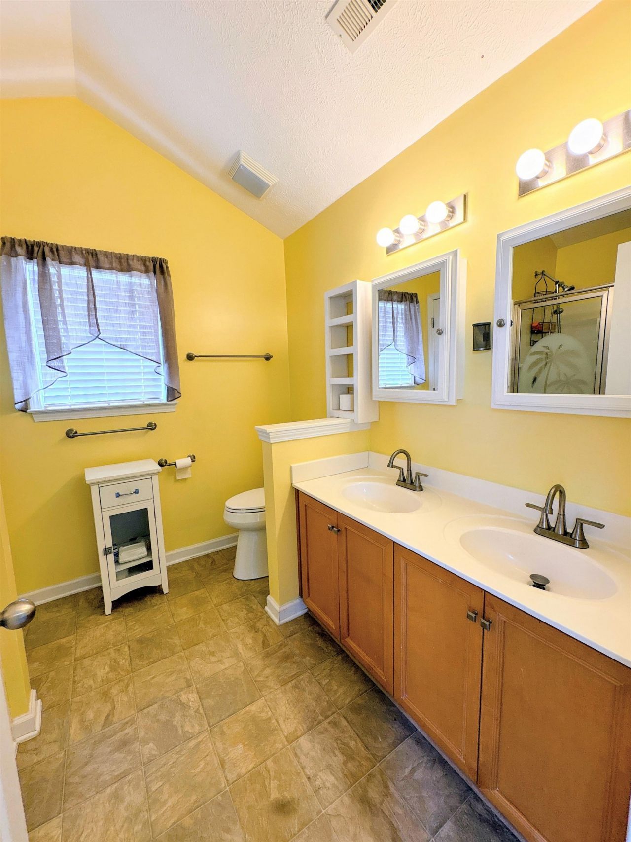 242 Four Leaf Ln. Photo 18